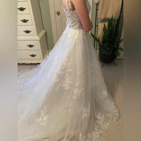 White Wedding Dress - Size 4 - Picture 3 of 11